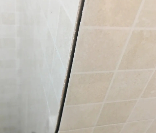 响水瓷砖空鼓维修公司分享阳台瓷砖脱落的修复过程可以分为以下几个步骤