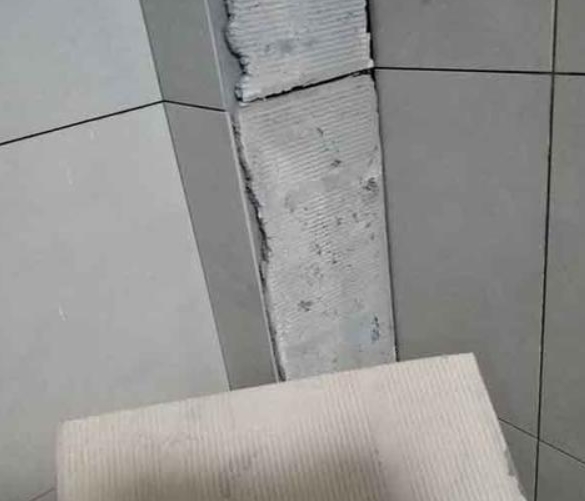 响水瓷砖空鼓维修公司分享下厨房瓷砖脱落的补救措施。